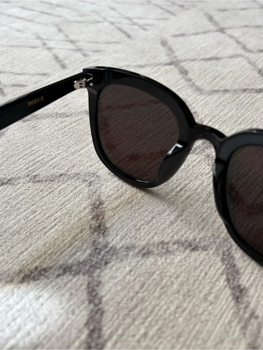 GENTLE MONSTER Rosy 01 Black Oversized Square Women's Sunglasses